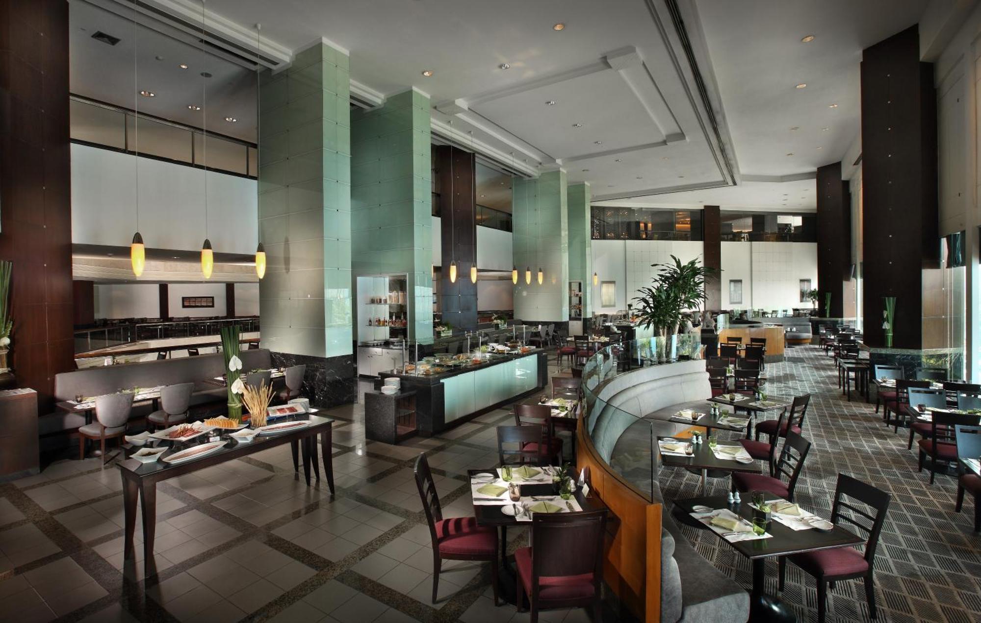 Amari Bangkok Hotel Ресторант снимка The restaurant